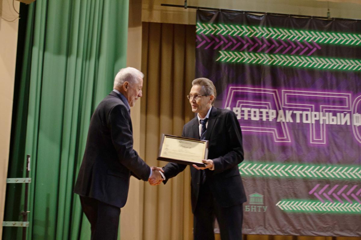 Поздравления от <strong><em>Альберта Гайнановича Таипова</em></strong>